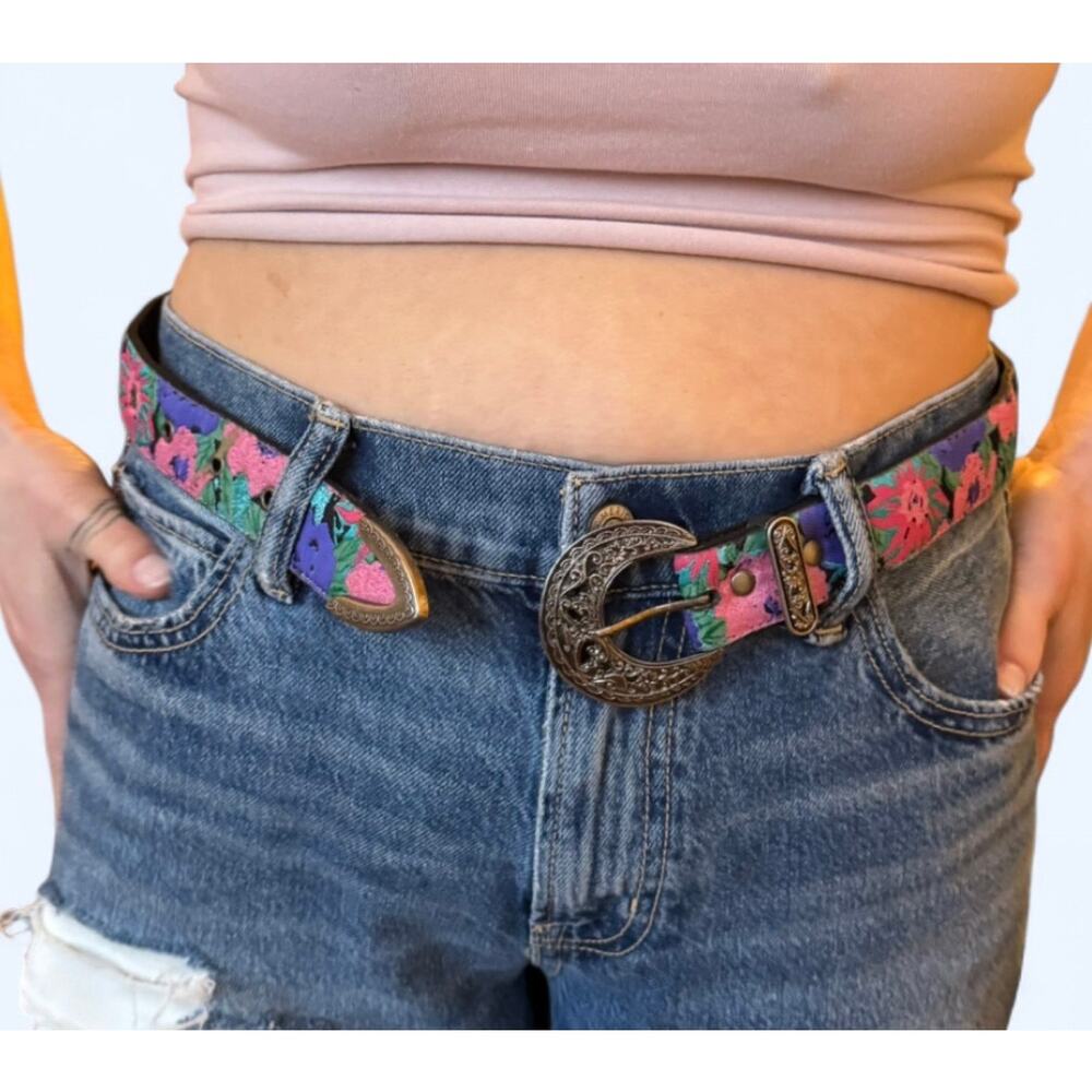 Vintage Nuovo 90’s floral belt